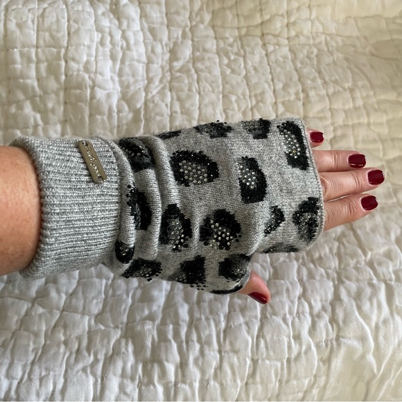 NWT Nordstrom Bari Lynn Leopard Print Knit Fingerless Gloves - Picture 6 of 9